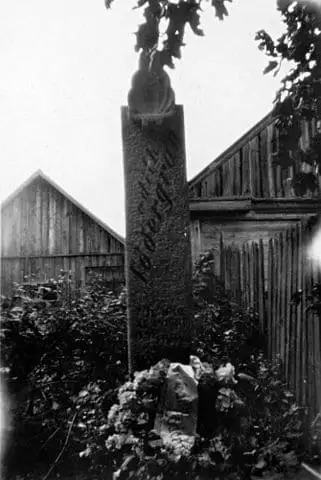 Lápida reemplazo cruz de madera de Edith Södergran