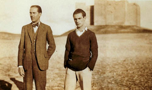 Luis Cernuda y Serafín Fernández Ferro en el castillo de Cifuentes. Guadalajara. España. 1 de noviembre de 1932 Foto de Ramón Gaya